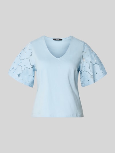 Produktfoto, Regular Fit Blusenshirt aus reiner Baumwolle Modell 'VILLA' von Vero Moda in Hellblau, kurze Jerseyärmel mit Spitzenbesatz, unifarben