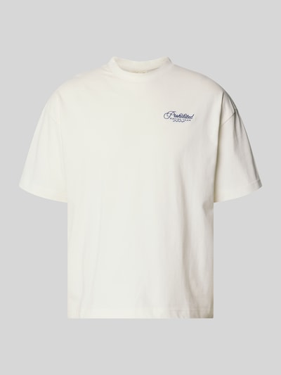 Produktfoto, T-Shirt mit rückseitigem Print Modell 'Cyclists Tee' von PROHIBITED aus Reine Baumwolle, Relaxed-Fit, Rundhalsausschnitt, Label-Stitching, Herren T-Shirt, neutrale helle Farbe, glatte Struktur, Rückenlänge bei Größe M: 62 cm