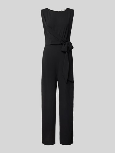 Produktfoto, schwarzer Jumpsuit mit Bindegürtel Modell 'Jessica' von GUIDO MARIA KRETSCHMER WOMAN, Taillierter Schnitt, Wickel-Optik, U-Boot-Ausschnitt, rückseitiger Reißverschluss, glatte Textur, Rückenlänge 36 cm, Brustweite 38 cm, Gesamtlänge 148 cm, Innenbeinlänge 77 cm bei Größe 36.