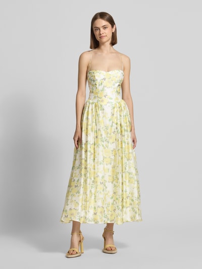 Vrouwenmodel draagt avondjurk met bloemenprint van Bardot, lyocellmix, A-lijn, maxi-jurk, model 'ESTIE', hartvormige hals, spaghettibandjes, naadritssluiting aan de zijkant, vetersluiting aan de achterkant, ruglengte maat 36: 20 cm, borstwijdte maat 36: 32 cm, geheel vooraanzicht.
