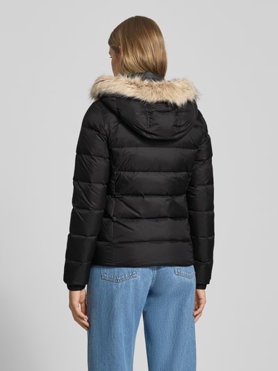 Tommy Jeans Kurtka puchowa o kroju slim fit ze stójką Czarny 5