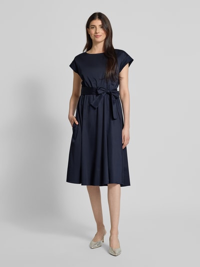 Christian Berg Woman Selection Knielanges Kleid mit Bindegürtel Marine 4