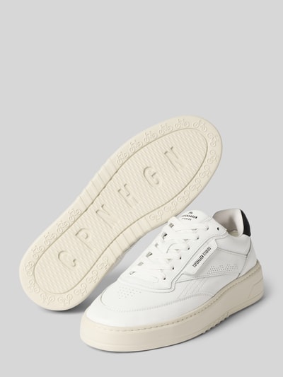 Produktfoto, Sneakersy skórzane z zaokrąglonym czubkiem, wiązanie, detal z logo, model 'CPH89M' od Copenhagen, wysokość obcasa 4 cm, wysokość cholewki 5 cm, szerokość w rozmiarze 44: 8 cm, kolor biały, tekstura gładka