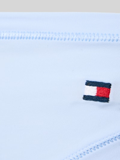 Produktfoto, Bikini-Slip mit Logo-Stitching von TOMMY HILFIGER, Optik: Unifarben, Materialverarbeitung: Stretch Webstruktur, hellblau.