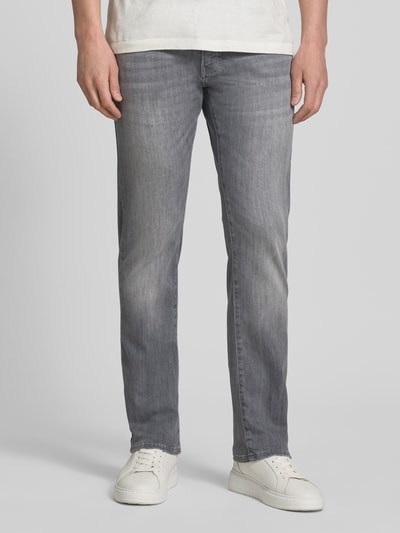 Mannelijk model draagt Tapered Fit Jeans im Used-Look model 'Lyon' van Pierre Cardin, katoenmix met stretch, steekzakken, grijze tinten, bandwijdte maat 32/32: 41 cm, binnenbeenlengte maat 32/32: 81 cm, ganzebodyvoorzichtig.