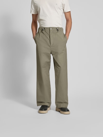 Nanushka Stoffhose mit Gesäßtaschen Oliv 4