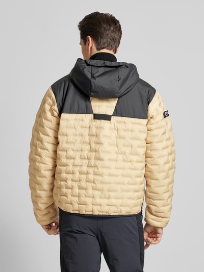 Berghaus Steppjacke mit kurzer Reißverschlussleiste Modell 'Jesmond' Beige 5