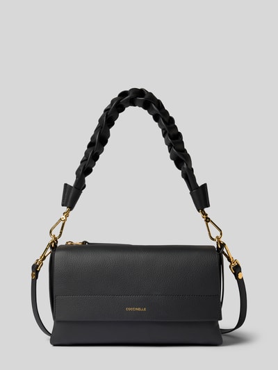 Produktfoto, schwarze Shoulder Bag mit Logo-Print Modell 'Grana' von Coccinelle, abnehmbarer Schulterriemen, Strukturleder, goldene Details