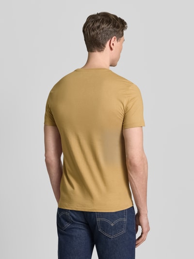 Männermodel trägt Regular Fit T-Shirt aus reiner Baumwolle von Polo Ralph Lauren, Optik: Unifarben, Material: Jersey, Ganzkörperansicht Rückansicht.