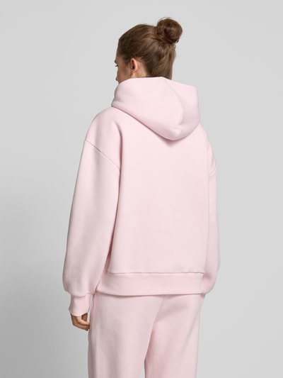 Review Hoodie mit Label-Stitching und Känguru-Tasche Rose 5