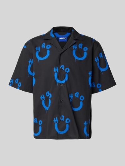 Produktfoto, Relaxed Fit Freizeithemd mit Logo Print von Hugo Blue, Schwarz mit Blau, Optik: Allover-Muster, Reverskragen, Kurzarm, Verschluss: Knopfleiste