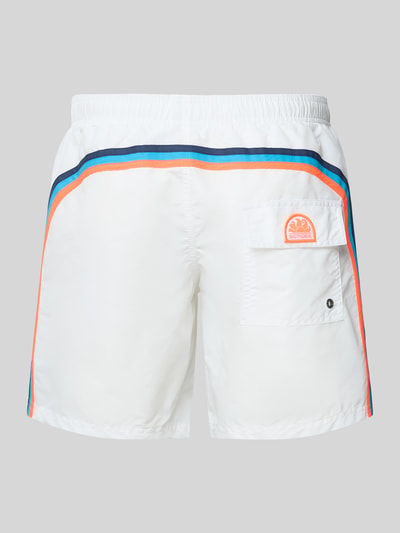 Produktfoto, Badehose mit elastischem Bund Modell 'UNI SHORTS NEON' von Sundek, weiß mit blauen und orangenen Streifen, Herren Badehose