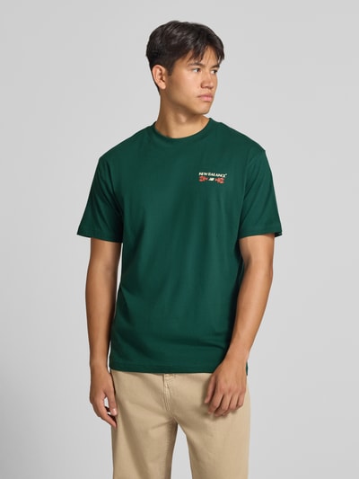 New Balance T-shirt z nadruk z logo model 'GRAB A BITE BOSTON' Ciemnozielony 4