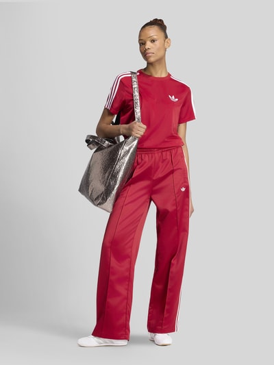 adidas Originals Loose Fit Trainingshose  mit Logo-Stitchings Rot 1