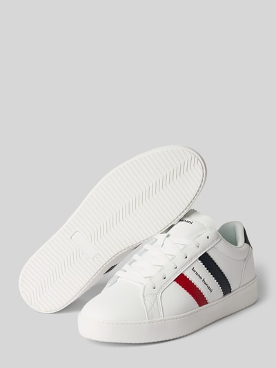 Productfoto, witte Sneaker met Label-Details model 'TLV' van Bruno Banani met ronde neus, vetersluiting, gekleurde strepen, textuur rubberzool, hakhoogte 3 cm, schachthoogte 8 cm, schachtwijdte 9 cm