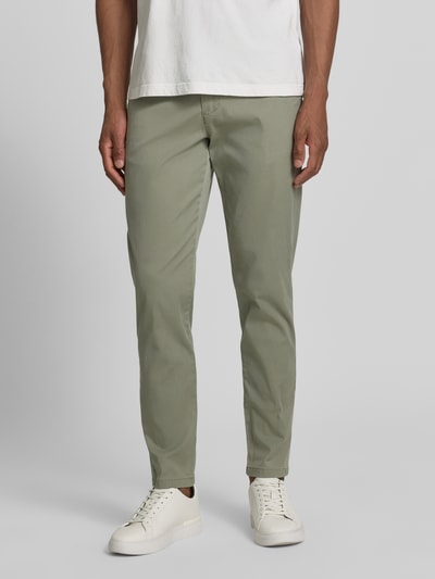 Mannenmodel draagt Slim Fit Chino uit katoenmix model 'MILES' van Selected Homme, effen kleuren, steekzakken, knoop- en ritssluiting, vooraanzicht, detailopname onderlichaam.