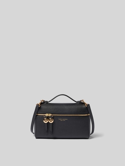 Produktfoto, Kosmetik-Tasche mit Logo-Detail von Tory Burch in Schwarz mit strukturierter Oberfläche, Zweiwege-Reißverschluss, Logo-Print, Logo-Prägung, Hauptfach, abnehmbarer Schulterriemen, Maße 19 cm Breite, 13 cm Länge, 6 cm Tiefe