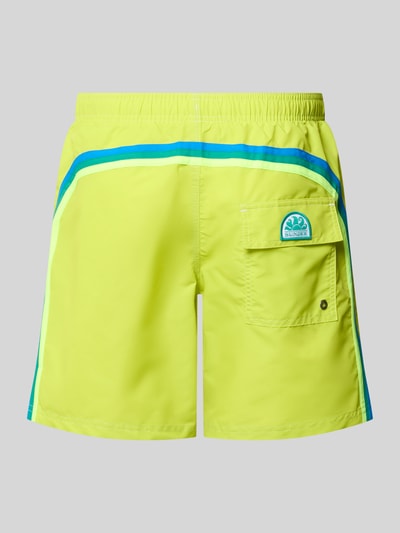 Produktfoto, Badehose mit elastischem Bund Modell 'UNI SHORTS NEON' von Sundek in leuchtendem Neon-Gelb mit blauen Details, Regular Fit, Tunnelzug, Herren Bademode