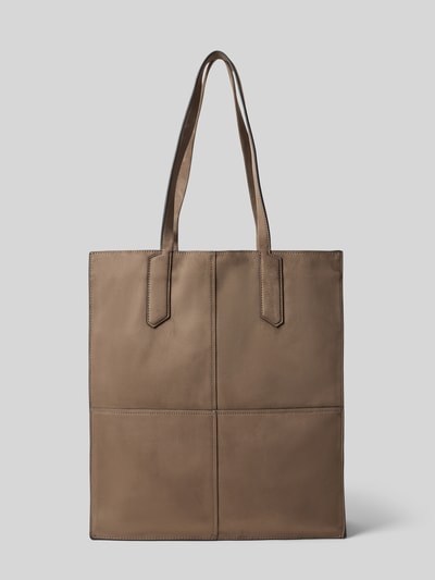 Produktfoto, Tote Bag mit Label-Detail Modell 'AMY' von LIEBESKIND BERLIN, brązowa, gładka faktura, prostokątny kształt, szerokość 35 cm, długość 40 cm, główna komora z zapięciem na zatrzask, uchwyty do noszenia, wewnętrzna kieszeń na zamek, długość paska 60 cm