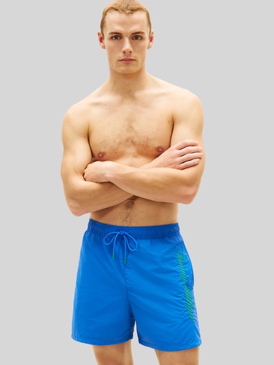 Tommy Hilfiger Szorty kąpielowe w kroju regular fit z naszywanym logo Królewski niebieski 4