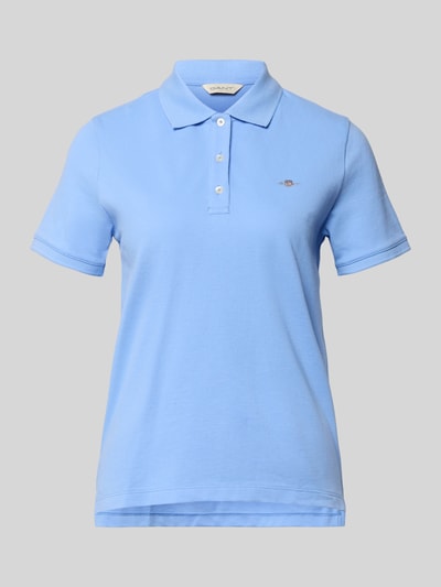 Produktfoto, Poloshirt mit Logo-Stitching und Polokragen von Gant in Hellblau, reine Baumwolle, Regular Fit, kurze Knopfleiste, glatte Oberfläche