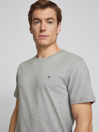 Tommy Hilfiger Slim Fit T-Shirt mit Rundhalsausschnitt Hellgrau 3