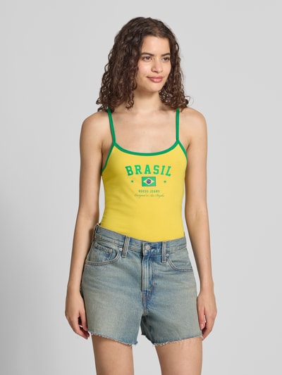 GUESS Jeans Slim Fit Top mit Statement-Print GELB 4