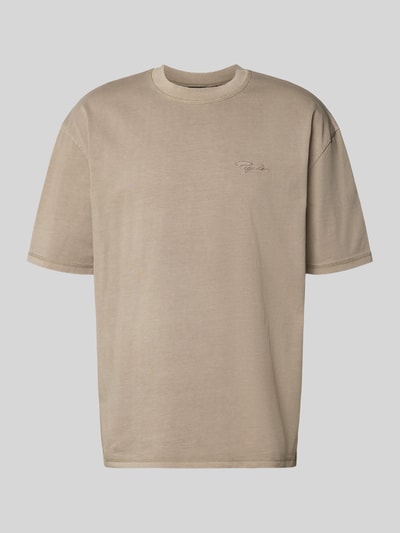 Produktfoto, Oversized T-Shirt mit Label-Stitching von Pegador, męski t-shirt z bawełna, krój oversized, wyhaftowane logo, okrągły dekolt, długość tyłu w rozmiarze M: 70 cm, beżowy kolor, gładka faktura