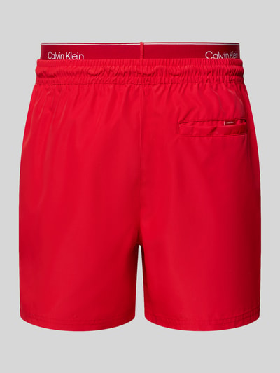Produktfoto, Regular Fit Shorts mit integriertem Slip von Calvin Klein Underwear in Rot mit Logo-Stitching, elastischer Bund mit Tunnelzug