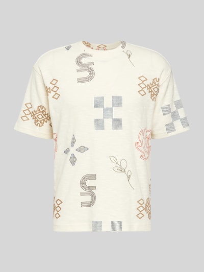 Produktfoto, Regular Fit T-Shirt mit Allover-Stitching von MCNEAL, męski t-shirt, krój regular fit, bawełna, okrągły dekolt, długość tyłu w rozmiarze M: 65 cm, kremowy kolor z haftami w różnych odcieniach, geometryczne i roślinne wzory, teksturowany materiał