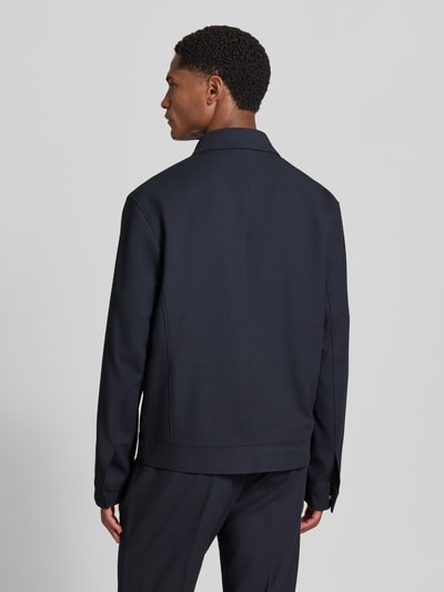 Männermodel trägt zwarte jack met Kentkraag van Manuel Ritz, Materiaalmix met viscose, Recht pasvorm, steekzakken, rugaanzicht, Jacke met Viskose-Anteil.