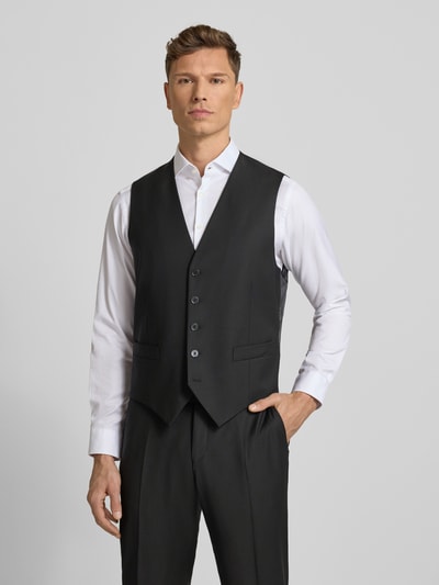 Männermodel trägt Weste mit V-Ausschnitt von bugatti in Schwarz, Material-Mix mit Schurwolle, Regular Fit, Knopfleiste, Eingrifftaschen, Ganzkörperansicht von vorne.
