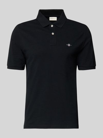 Produktfoto, czarne Slim Fit Poloshirt mit Logo-Stitching von Gant z czystej bawełny, z kołnierzykiem polo, krótkim rękawem, krój slim fit, długość tyłu w rozmiarze M: 70 cm