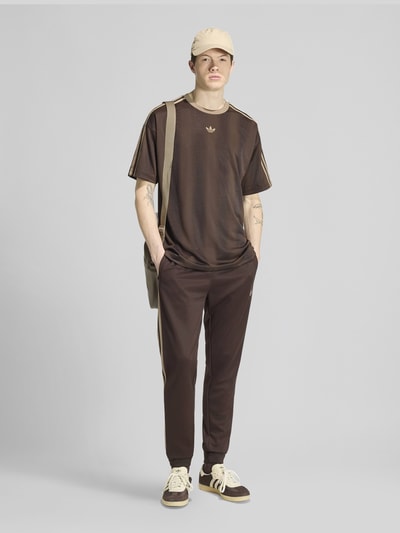 adidas Originals Slim Fit Sweathose mit Logo-Stitching Dunkelbraun 1