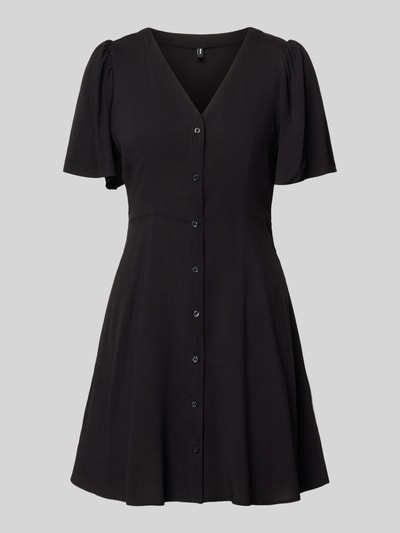 Produktfoto, Leicht ausgestelltes Minikleid aus reiner Viskose Modell 'ALBA' von Vero Moda in Schwarz, kurzarm mit V-Ausschnitt, glatte Textur