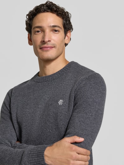 MCNEAL Slim Fit Strickpullover aus reiner Wolle mit Label-Stitching Mittelgrau Melange 3