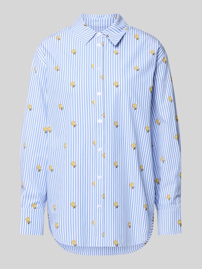 Produktfoto, Oversized Hemdbluse aus reiner Baumwolle Modell 'JEPPERMINT SNOOPY' von Essentiel Antwerp z niebiesko-białymi paskami, żółty nadruk motywu, popelina, długi rękaw, kołnierz koszulowy