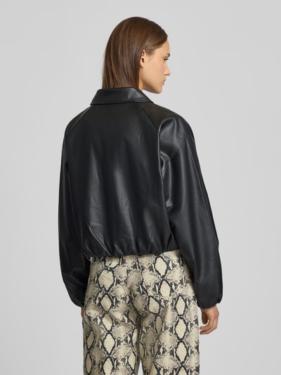 Only Bomberka o kroju regular fit z imitacji skóry model ‘SARAMY’ Czarny 5