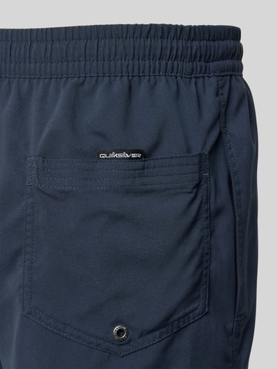 Produktfoto, Regular Fit Badehose mit Logo-Patch Modell 'Everyday' von Quiksilver in Dunkelblau mit elastischem Bund und Tunnelzug, Herren