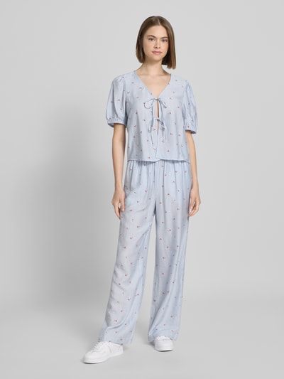 Pieces Regular Fit Blusenshirt mit Schnürverschluss Modell 'FIONNA' Hellblau 1