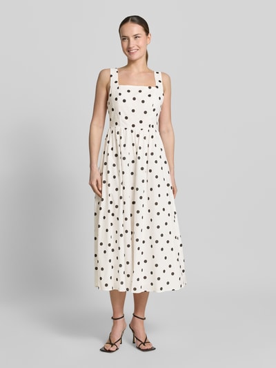 Frauenmodel trägt Midikleid mit Karree-Ausschnitt von Apricot in Weiß mit schwarzen Punkten, Reine Baumwolle, Taillierter Schnitt, Breite Träger, Nahtreißverschluss, Rückenlänge 21 cm, Brustweite 33 cm, Ganzkörperansicht von vorne.