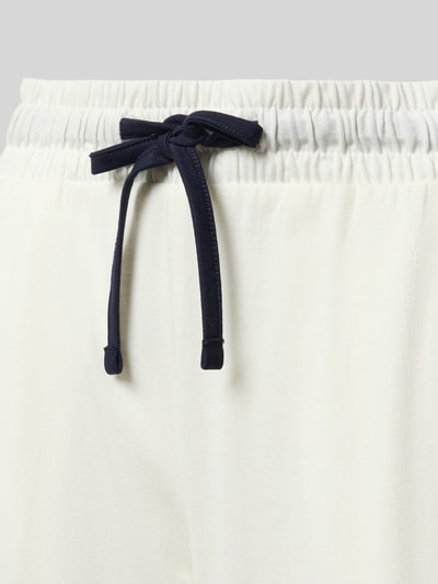 Produktfoto, Pyjama-Hose aus Baumwoll-Modal-Mix mit elastischem Bund von Christian Berg Woman, cremefarbener Stoff, dunkelblauer Tunnelzug, entspannte Passform, feine Struktur