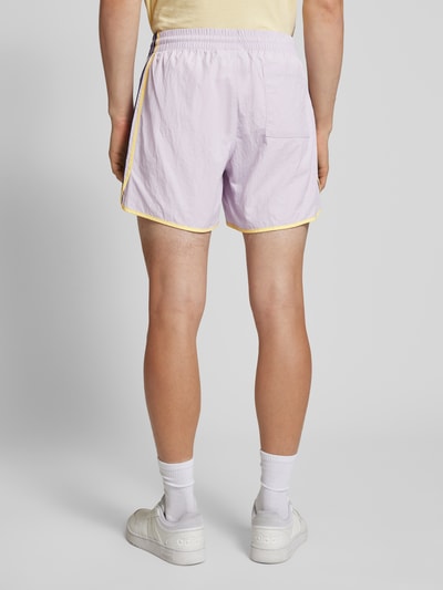 adidas Originals Szorty z elastycznym pasem model ‘SPRINTER’ Jasnofioletowy 5
