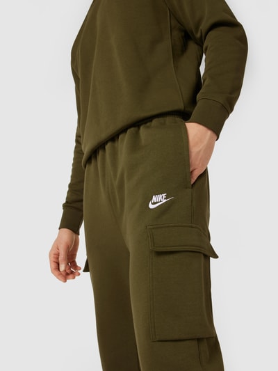 Nike Standard Fit Sweatpants mit Label-Stitching Oliv 3