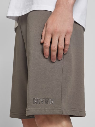 REVIEW Relaxed Fit Sweatshorts mit Label-Stitching Dunkelgrau 3