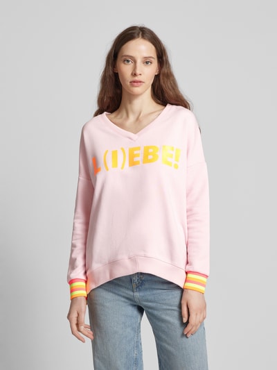 miss goodlife Sweatshirt mit Statement-Print Modell 'L(I)EBE' in neon rosa Rosa 4