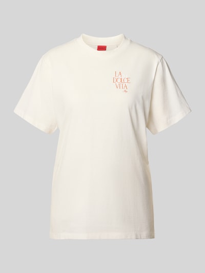 Produktfoto, kremowobiały damski t-shirt z bawełny Regular Fit T-Shirt aus reiner Baumwolle Modell 'VINTAGE TEE_25' von HUGO, gładka faktura, z nadrukiem na piersi, damski t-shirt od HUGO