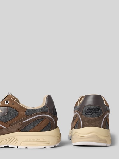 Produktfoto, Sneakersy z mieszanki skóry model 'De Rezer' od Floris van Bommel, zaokrąglony krój, detal z logo, wysokość obcasa w rozmiarze 44: 4 cm, wysokość cholewki w rozmiarze 44: 8 cm, szerokość cholewki w rozmiarze 44: 9 cm