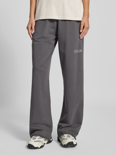 Karo Kauer Jogpants mit Rollsaum und Label-Print Anthrazit 4