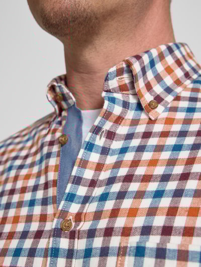 Christian Berg Men Koszula casualowa o kroju slim fit z kołnierzykiem typu button down Bordowy 3